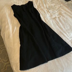 Banana Republic classic sleeveless v neck black dress with pockets